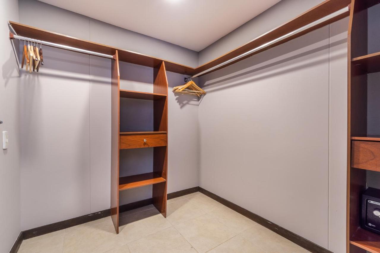 Apartamentos Poblado Alejandria By Housy Host Medellín Buitenkant foto