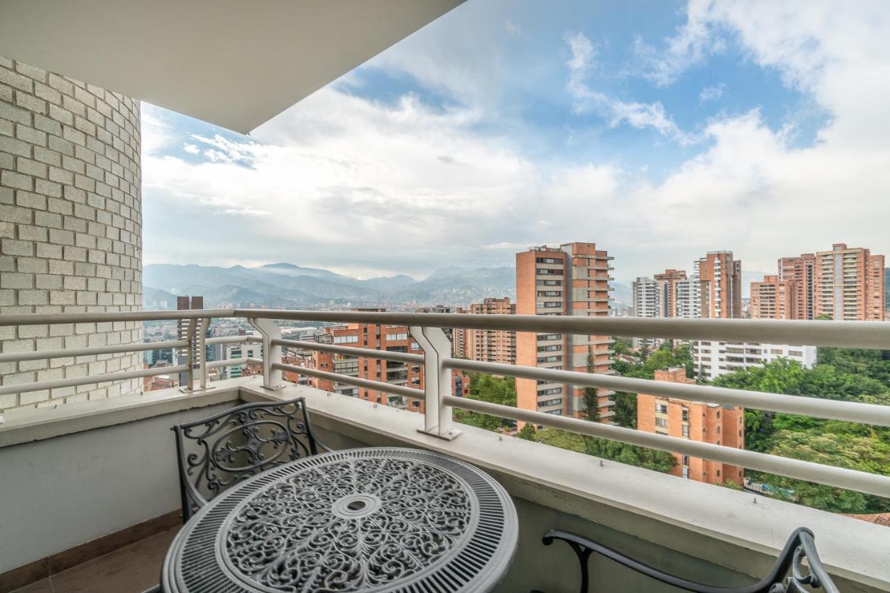 Apartamentos Poblado Alejandria By Housy Host Medellín Buitenkant foto
