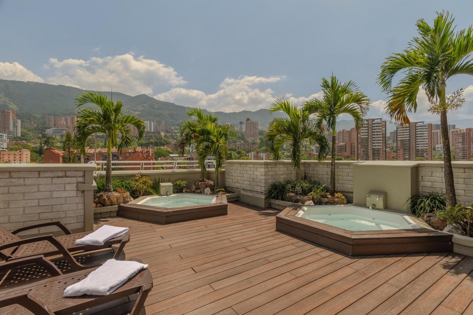 Apartamentos Poblado Alejandria By Housy Host Medellín Buitenkant foto