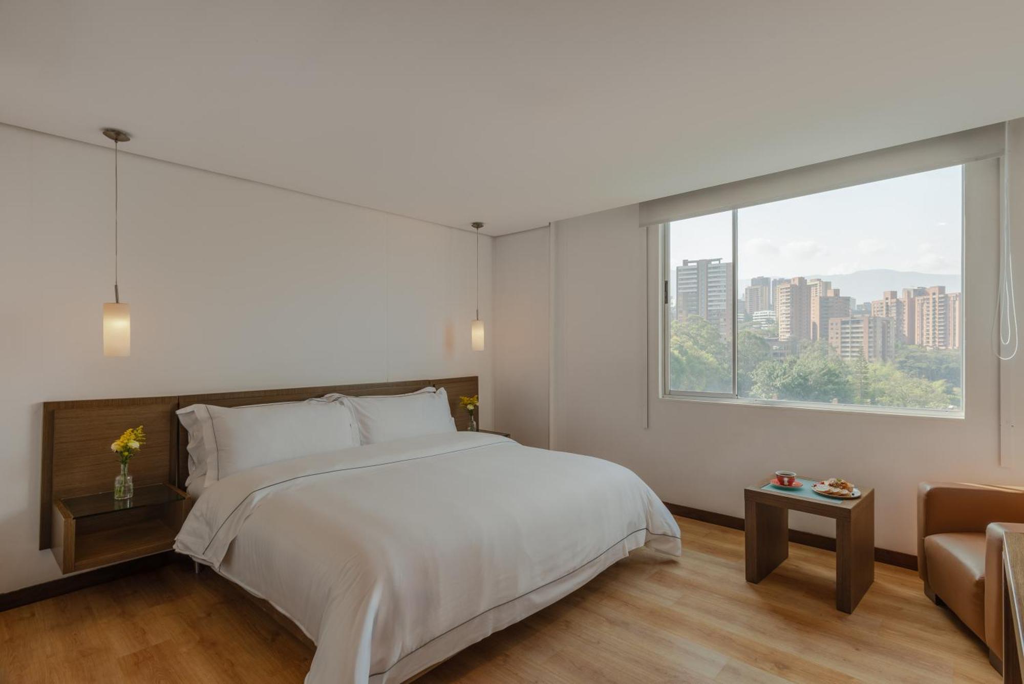 Apartamentos Poblado Alejandria By Housy Host Medellín Buitenkant foto